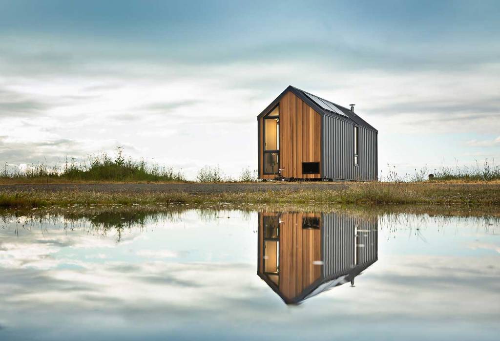 Dwelling On Wheels: A Portable Home With A Modern Design