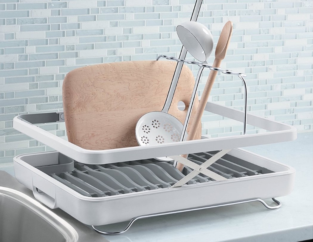 There's a comfortable cutlery stand, too, it can be adjusted or removed.