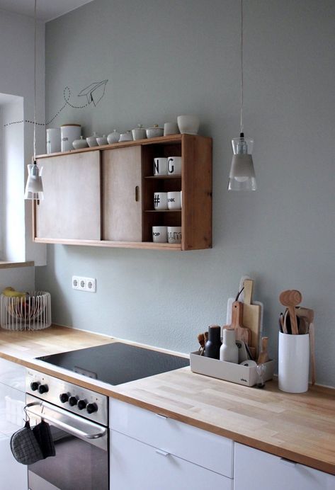 Glass stovetops are a great idea for minimalist kitchens, they look very sleek and chic.