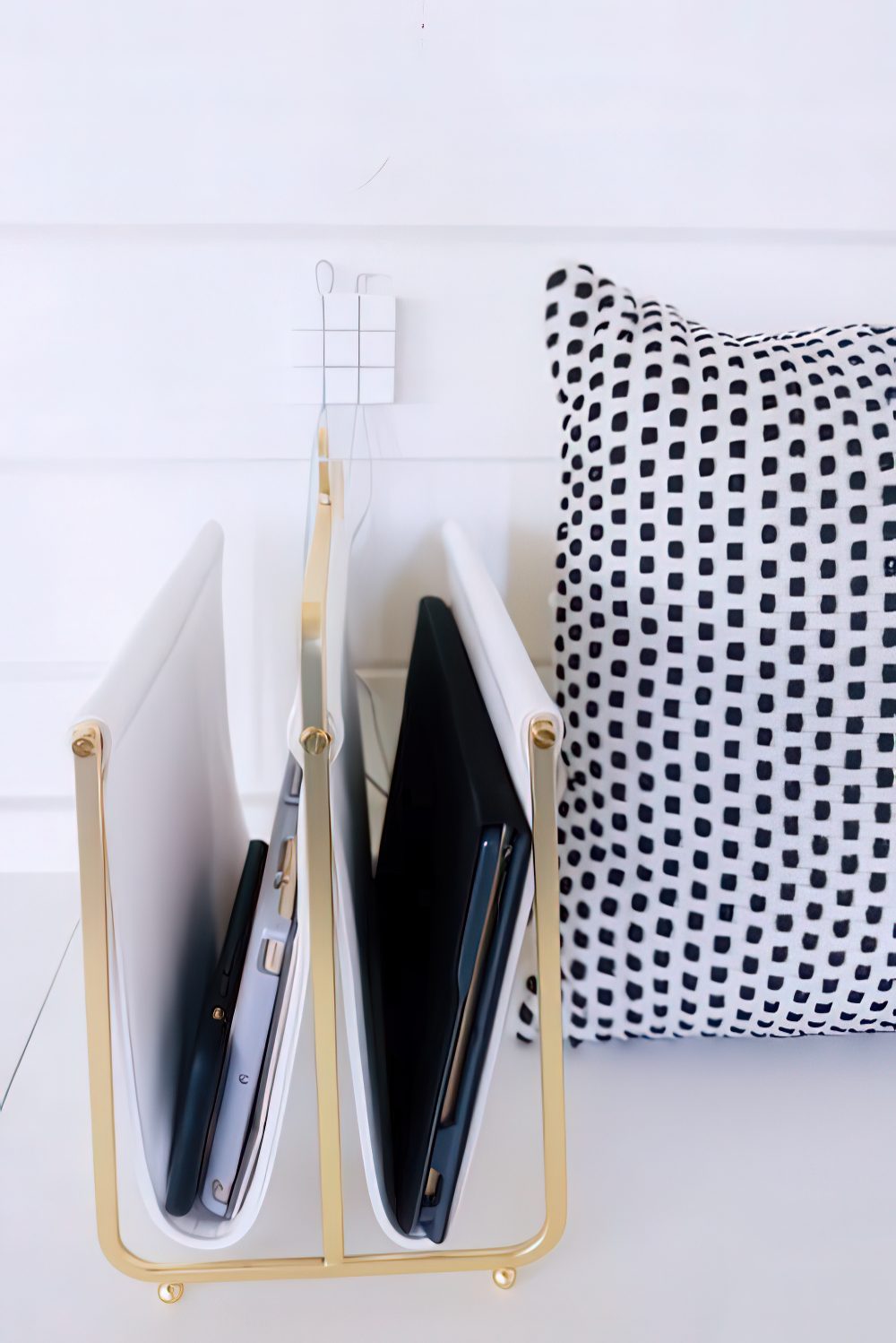 A magazine stand is hiding a wi-fi router in a smart and simple way, it will be always easily reachable, which is comfy.