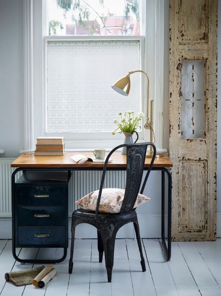 The small working nook shows off the window with patterned film that adds privacy and blocks the view. 


(via interiordesigninfo).